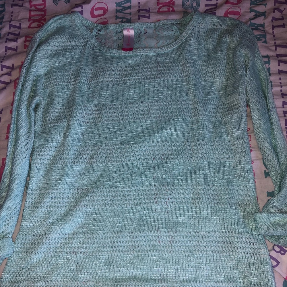 Womans 3/4 sleeved shirt